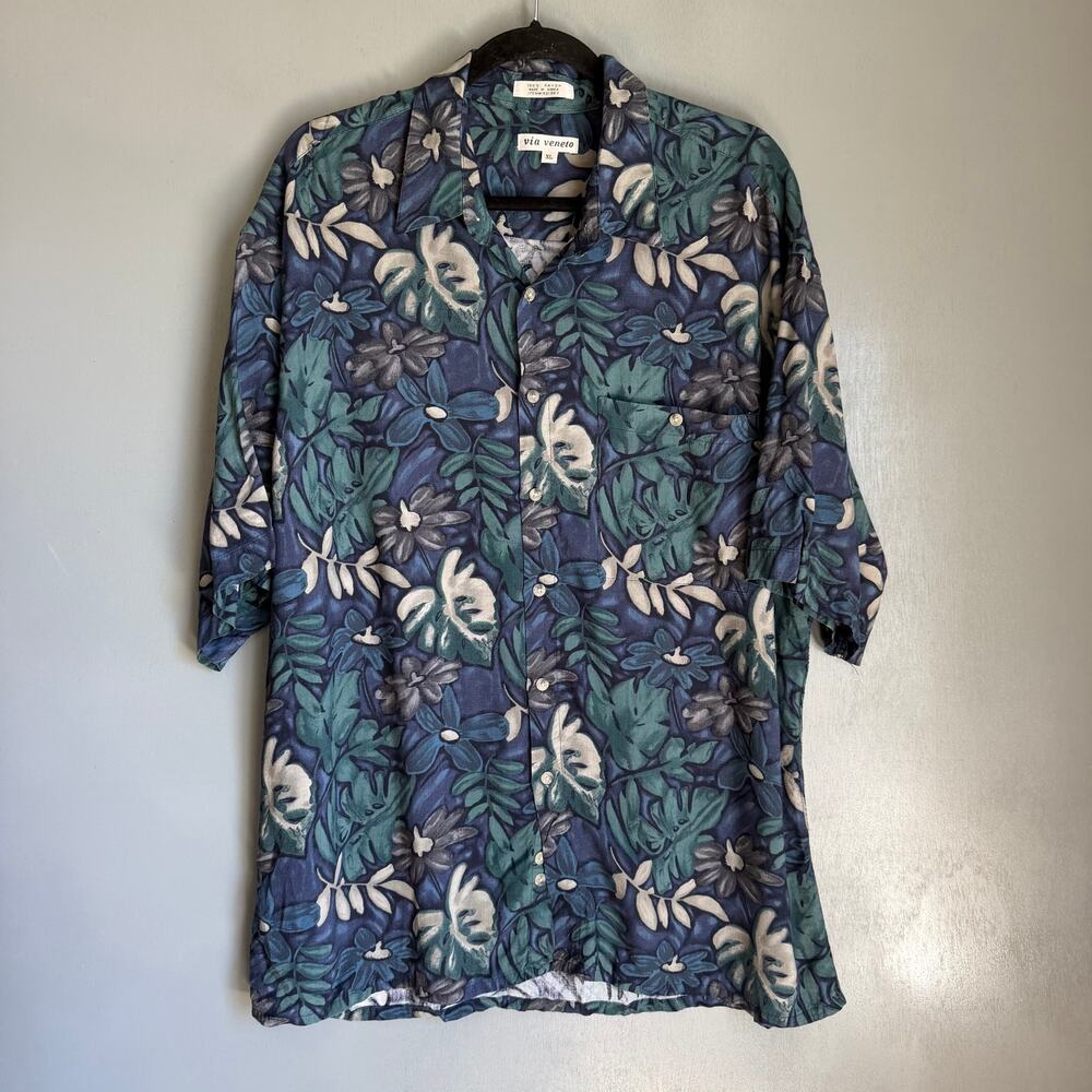 Vintage VIA VENETO Men's XL Blue Rayon Tropical Button Up Short Sleeve Shirt